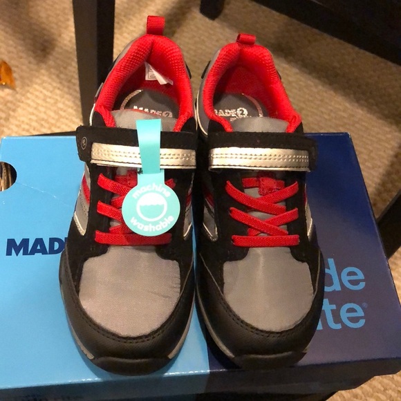 NWT BOYS SNEAKERS - Picture 3 of 7